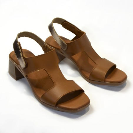 Sandalia mujer con tacón roble 