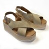 Sandalia para mujer cuña taupe 